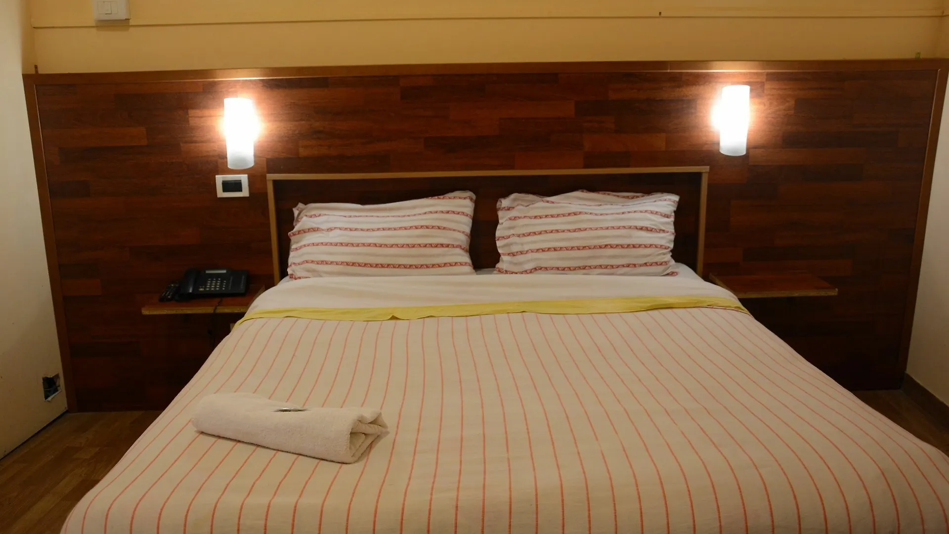 Albergo Royal Genoa 2*,  Italy